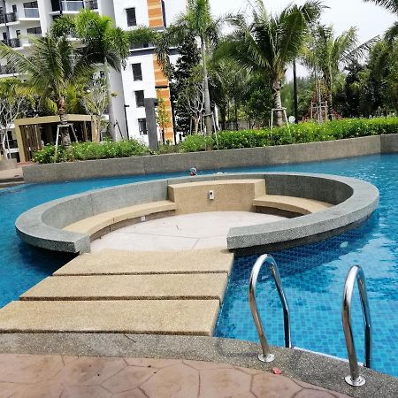 Timurbay Seafront Residence By Hardinahomes Kuantan Esterno foto