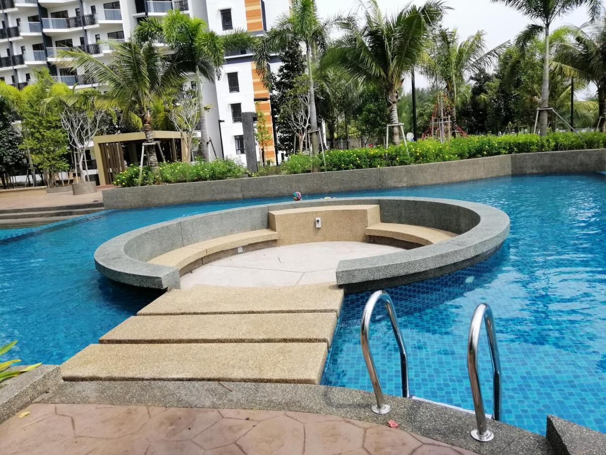 Timurbay Seafront Residence By Hardinahomes Kuantan Esterno foto