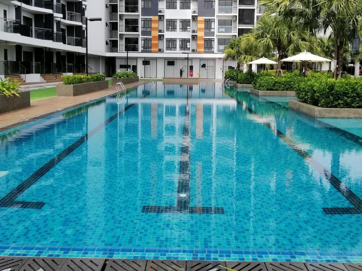 Timurbay Seafront Residence By Hardinahomes Kuantan Esterno foto